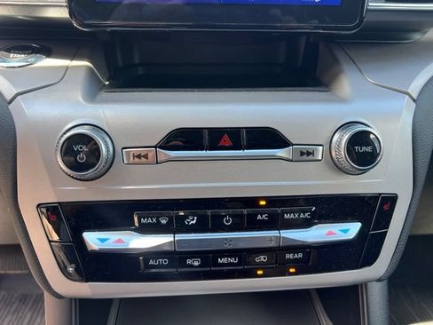 Used 2023 Ford Explorer XLT w/ Equipment Group 202A AWD/4WD image 29