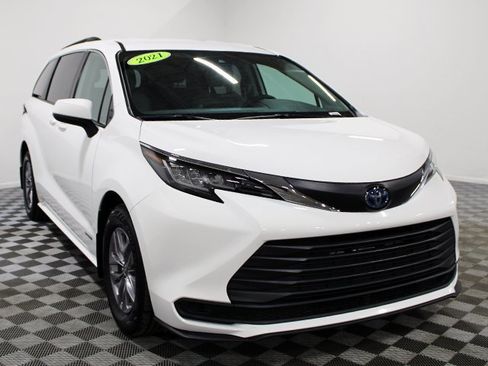 Certified 2021 Toyota Sienna LE image 8