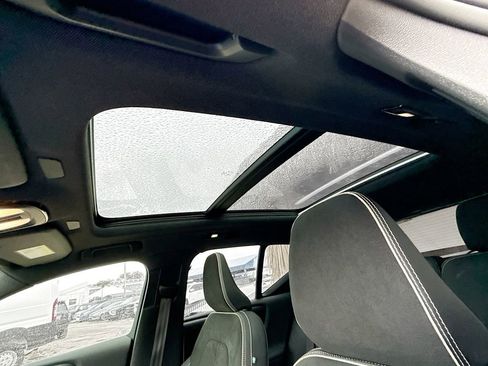 Used 2023 Volvo XC40 Recharge Plus image 24