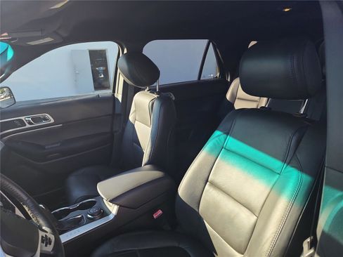 Used 2015 Ford Explorer XLT w/ Equipment Group 202B image 18