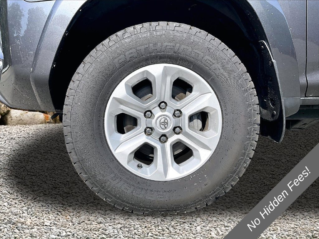 Used 2022 Toyota 4Runner SR5 AWD/4WD image 9