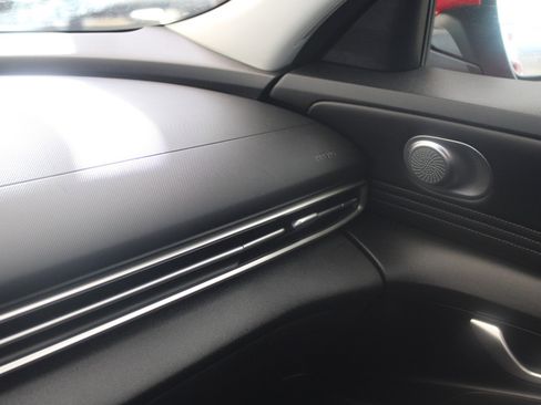 Used 2023 Hyundai Elantra SEL w/ Convenience Package image 21