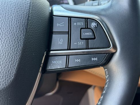 Used 2021 Toyota Highlander Platinum AWD/4WD image 21