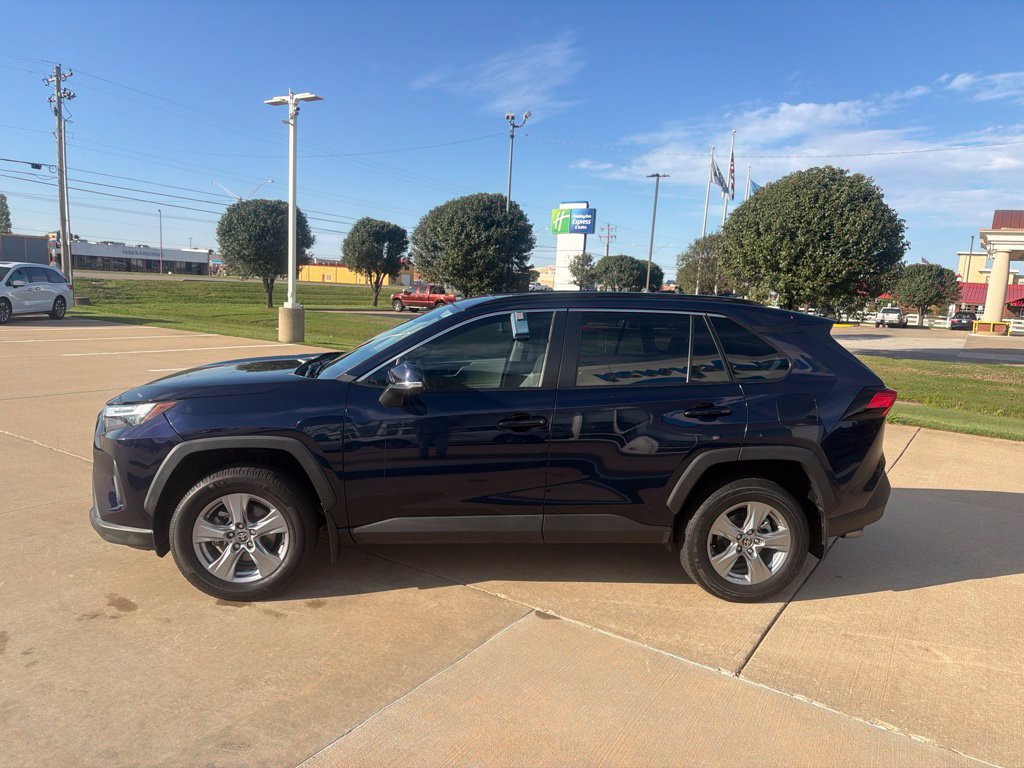 Used 2022 Toyota RAV4 XLE w/ Convenience Package FWD image 6
