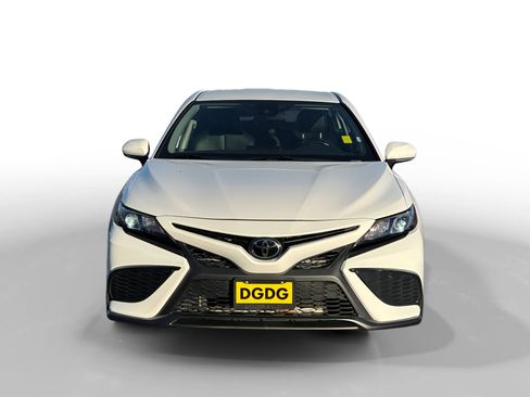 Used 2024 Toyota Camry SE image 8