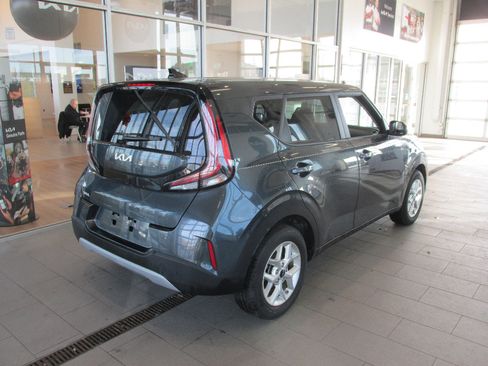 Used 2025 Kia Soul LX w/ LX Technology Package image 7