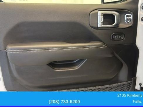 Used 2022 Jeep Wrangler Unlimited Sahara w/ Cold Weather Group AWD/4WD image 14