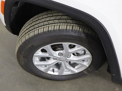 Used 2023 Jeep Grand Cherokee Limited AWD/4WD image 45