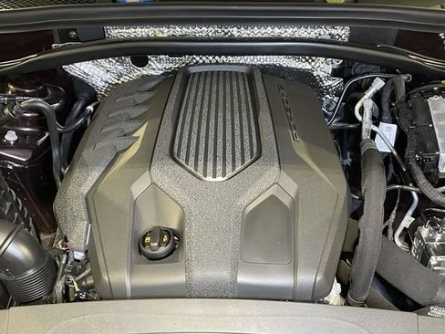 Certified 2026 Porsche Macan AWD/4WD image 17