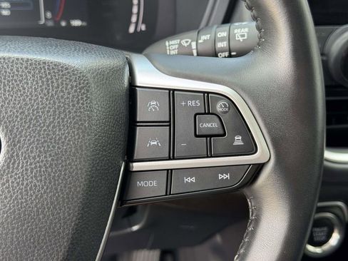 Used 2025 Toyota Grand Highlander XLE image 11