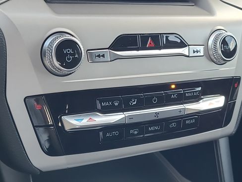 Certified 2022 Ford Explorer XLT RWD image 23