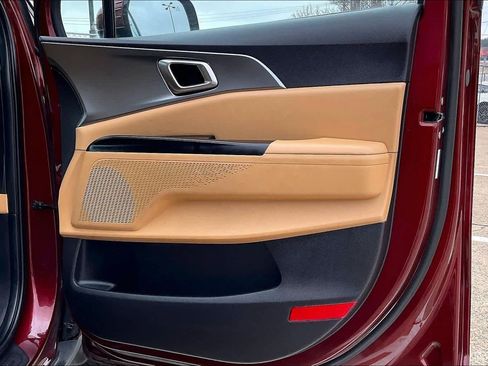 Certified 2024 Kia Carnival LX image 27