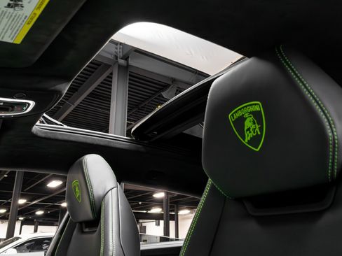 Used 2022 Lamborghini Urus image 37