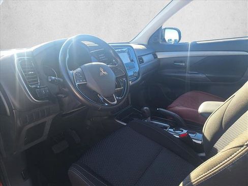 Used 2017 Mitsubishi Outlander ES image 8