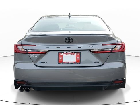Used 2026 Toyota Camry SE image 5
