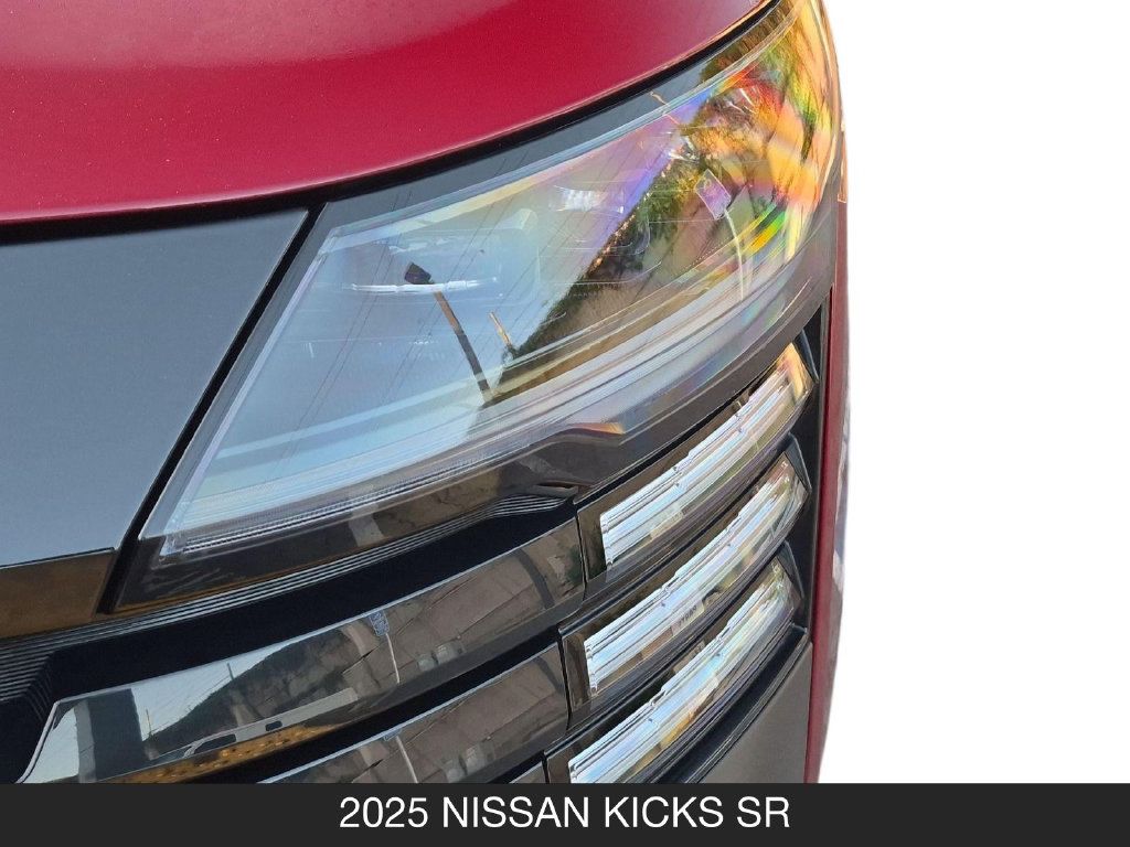 Certified 2025 Nissan Kicks SR FWD image 9