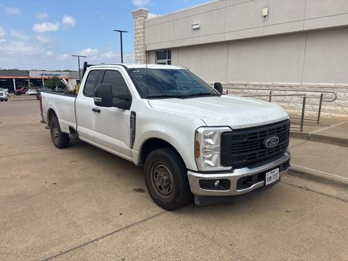 Used 2025 Ford F250 XL w/ XL Chrome Package image 4