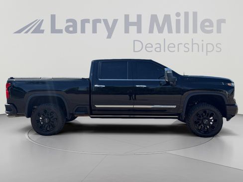 Used 2025 Chevrolet Silverado 2500 High Country w/ High Country Premium Package AWD/4WD image 7