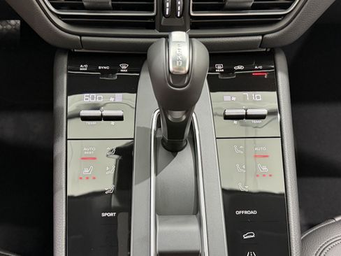 New 2026 Porsche Macan AWD/4WD image 39