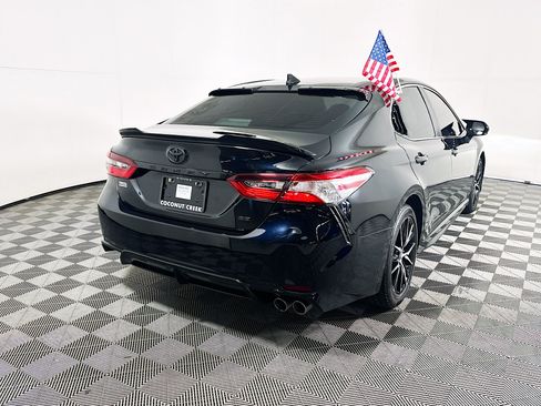 Used 2021 Toyota Camry SE w/ Convenience Package FWD image 3