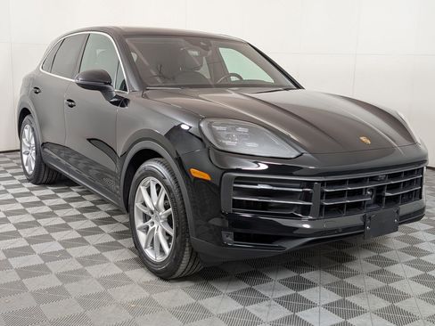 Used 2024 Porsche Cayenne image 8