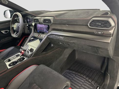 Used 2024 Lamborghini Urus Performante AWD/4WD image 32