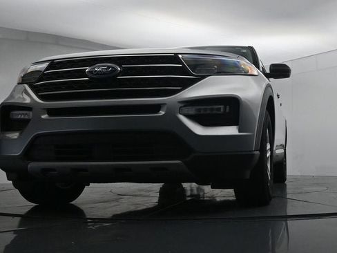 Used 2024 Ford Explorer XLT w/ Equipment Group 202A AWD/4WD image 32