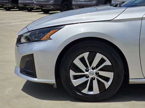 Used 2024 Nissan Altima 2.5 S FWD image 6