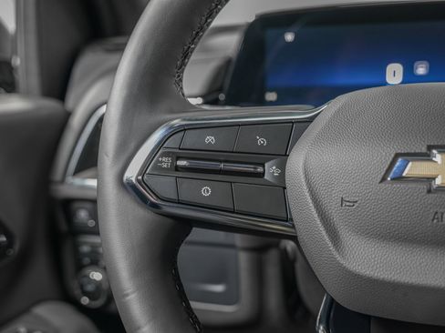 Used 2025 Chevrolet Suburban Premier image 19