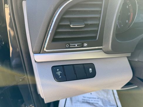 Used 2017 Hyundai Elantra SE image 11