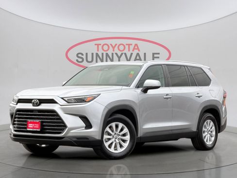 Certified 2025 Toyota Grand Highlander XLE image 2