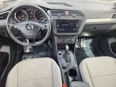 Used 2020 Volkswagen Tiguan SE w/ 3rd Row Seat Package AWD/4WD image 9
