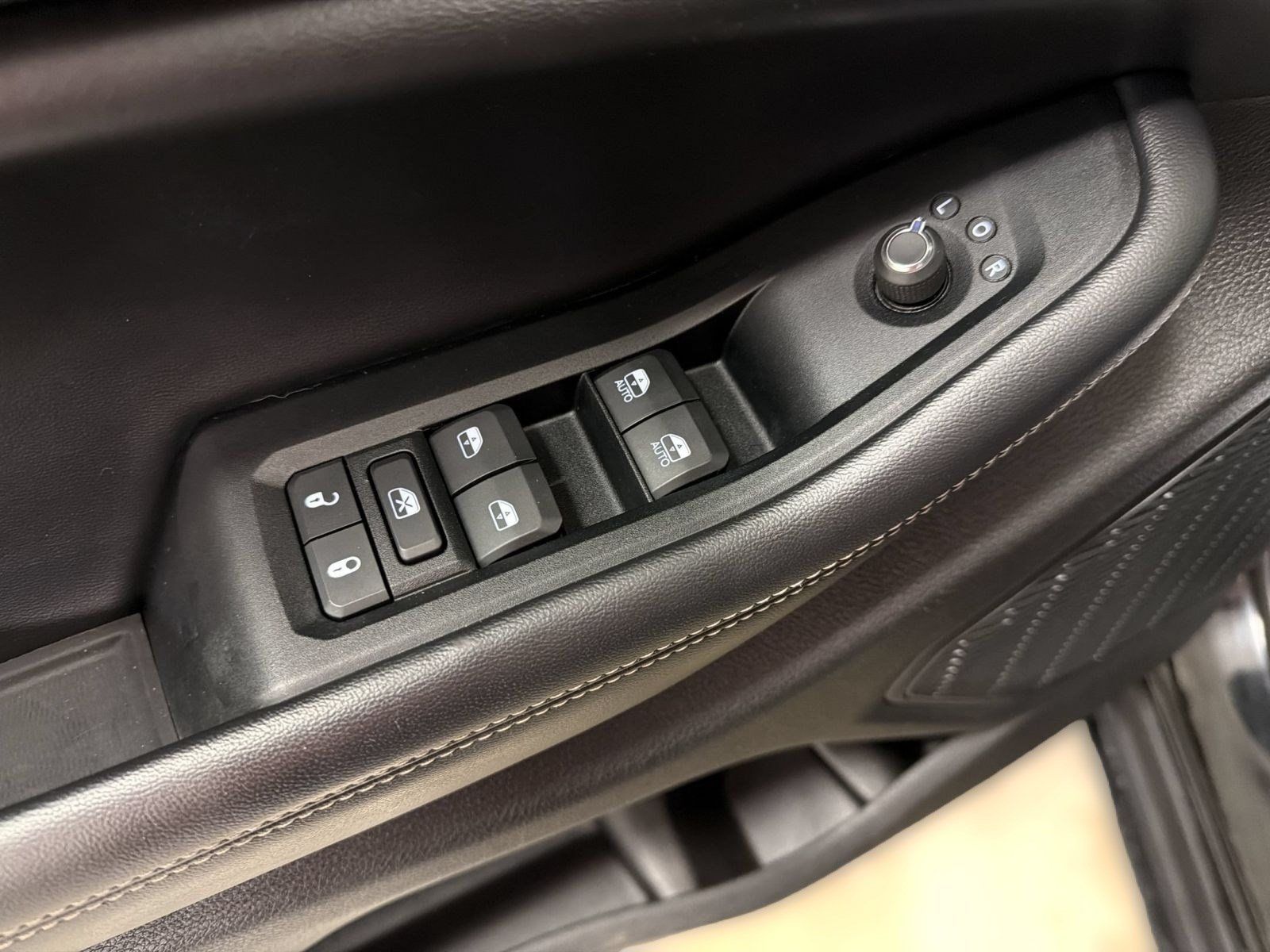 Used 2023 Jeep Grand Cherokee Altitude AWD/4WD image 14