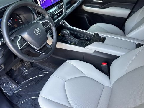 Certified 2025 Toyota Grand Highlander AWD Hybrid image 9
