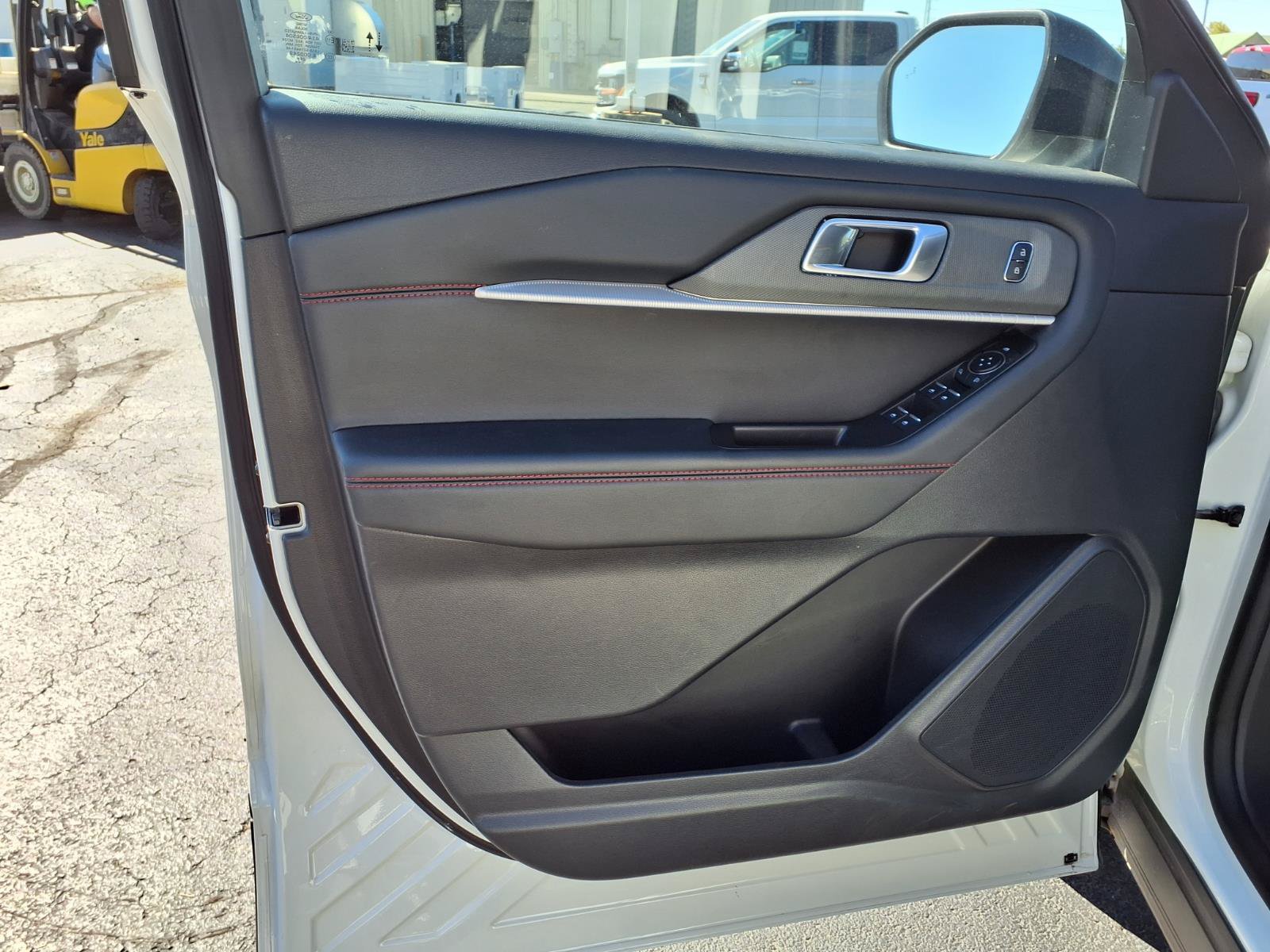 Used 2025 Ford Explorer ST-Line w/ ST-Line Street Pack AWD/4WD image 12