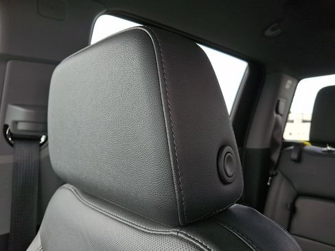 Used 2025 GMC Sierra 1500 SLT AWD/4WD image 13