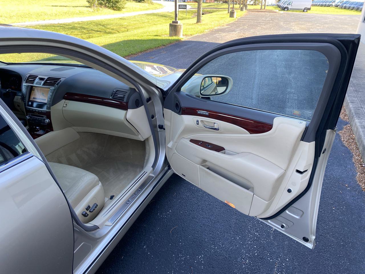 Used 2011 Lexus LS 460 AWD w/ Luxury Value Edition image 15