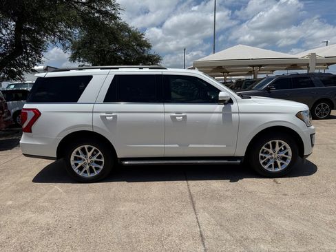 Used 2020 Ford Expedition XLT w/ Equipment Group 202A image 8