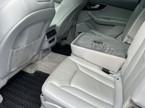 Used 2019 Audi Q7 3.0T Premium Plus image 12