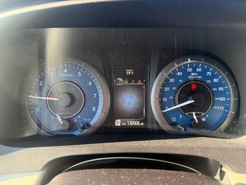 Used 2016 Toyota Sienna XLE w/ XLE Navigation Package image 10