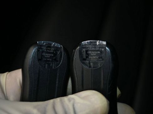 Used 2021 Porsche Taycan image 33