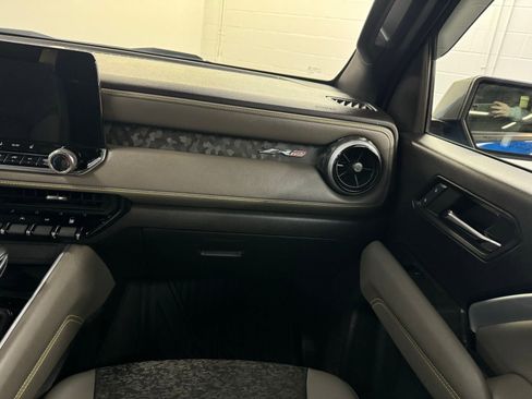 Used 2024 Chevrolet Colorado ZR2 w/ Technology Package image 19