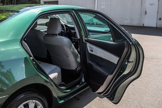Used 2015 Toyota Corolla LE FWD image 17