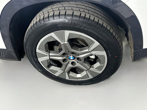 Used 2025 BMW X1 xDrive28i image 11