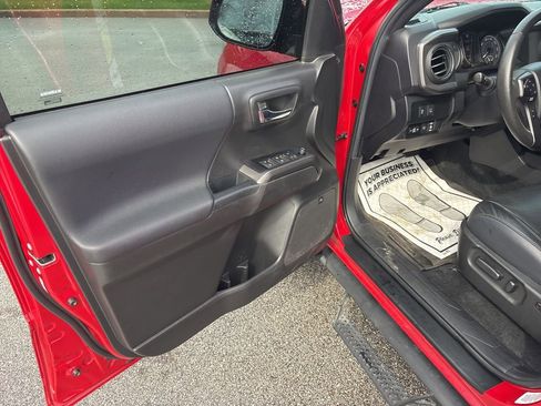Used 2023 Toyota Tacoma TRD Sport w/ TRD Premium Sport Package AWD/4WD image 18