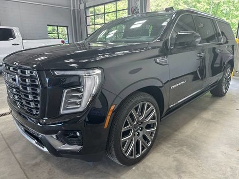 Used 2025 GMC Yukon XL Denali Ultimate AWD/4WD image 5