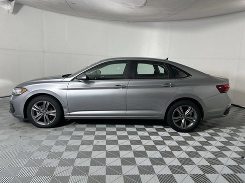 Used 2024 Volkswagen Jetta SE FWD image 5