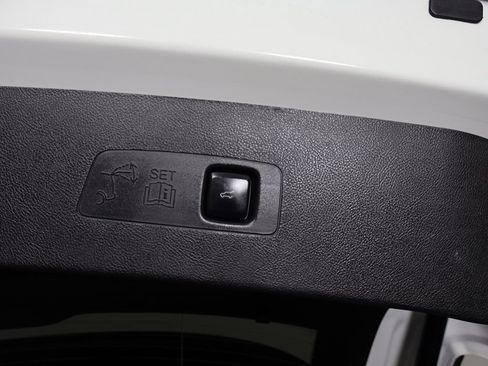Used 2024 Lincoln Corsair AWD image 19