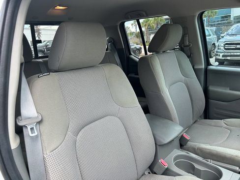 Used 2018 Nissan Frontier SV AWD/4WD image 14
