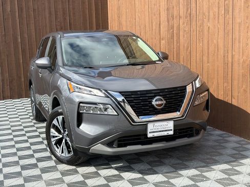 Used 2023 Nissan Rogue SV image 9